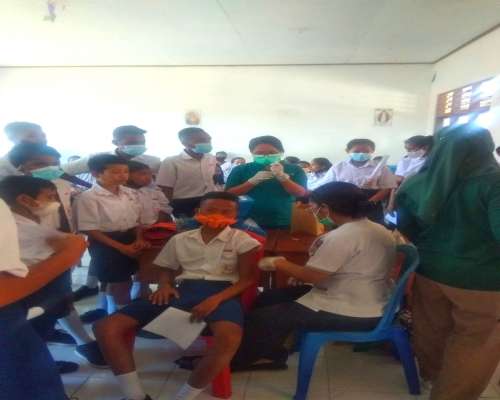 3.	KEGIATAN VAKSINASI DI SMP KRISTEN 30 NOVEMBER 2021