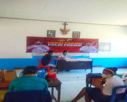 2.	KEGIATAN VAKSINASI DI SMP KRISTEN 30 NOVEMBER 2021
