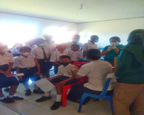4.	KEGIATAN VAKSINASI DI SMP KRISTEN 30 NOVEMBER 2021